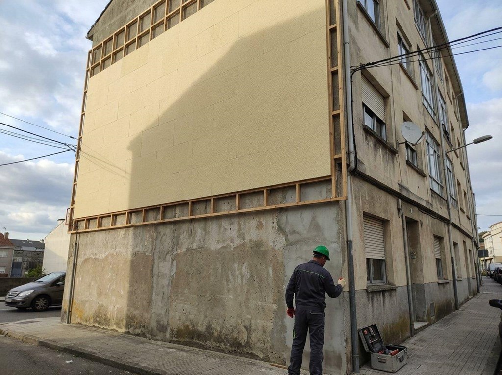 Foto 1 Eficiencia total con la instalación de sistema SATE en fachadas de viviendas y comunidades en Ferrol