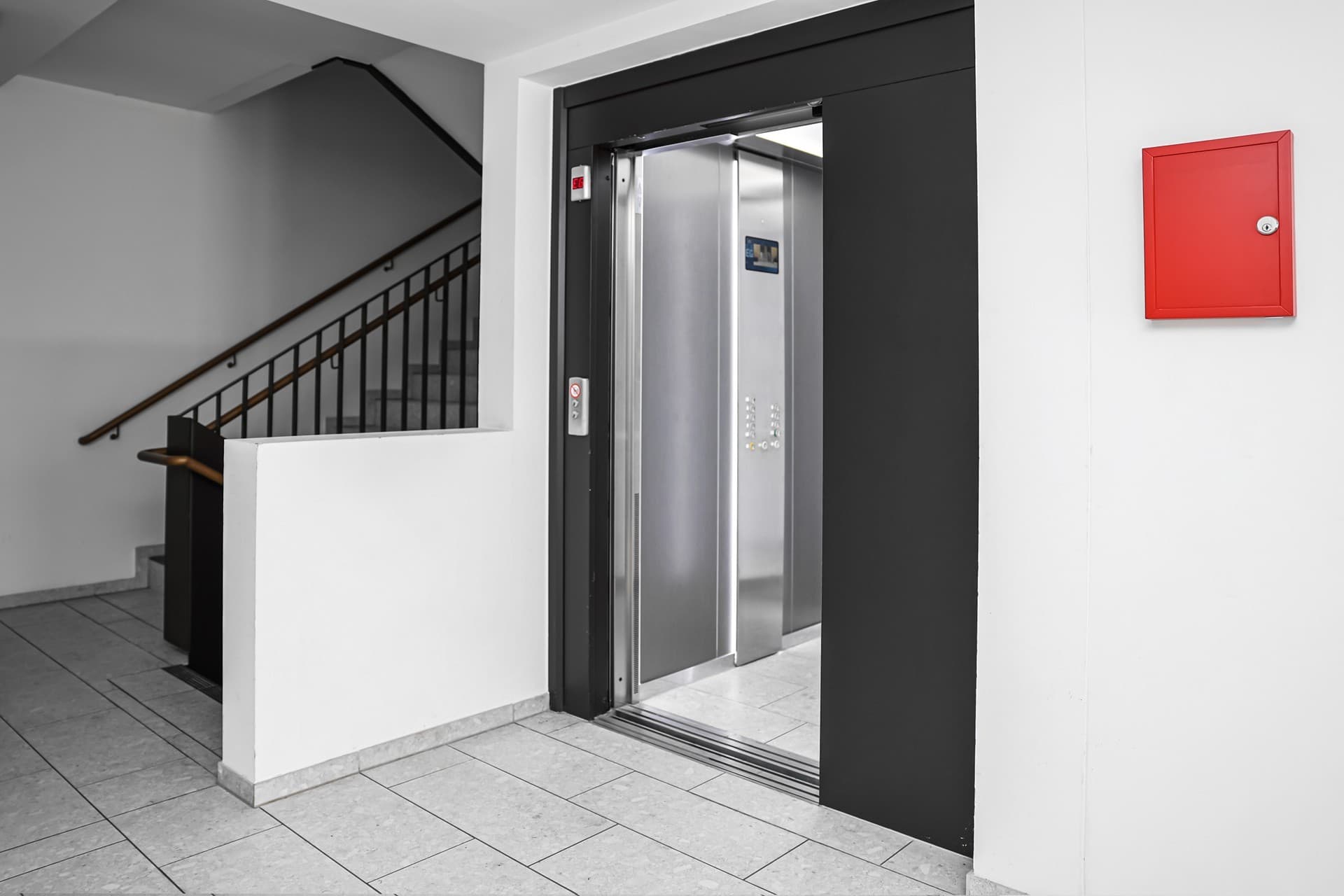 Obra civil en Ferrol para ascensores: accesibilidad real y segura